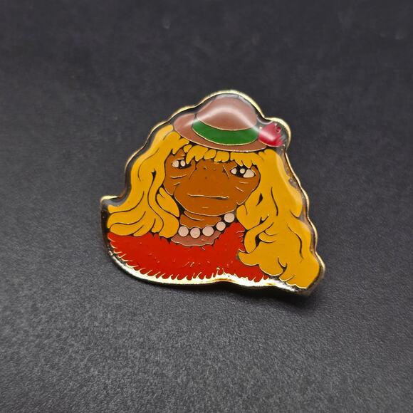 ET in Wig Movie Pin Vintage 1980s Extraterrestrial Pin E.T. - Picture 4 of 6